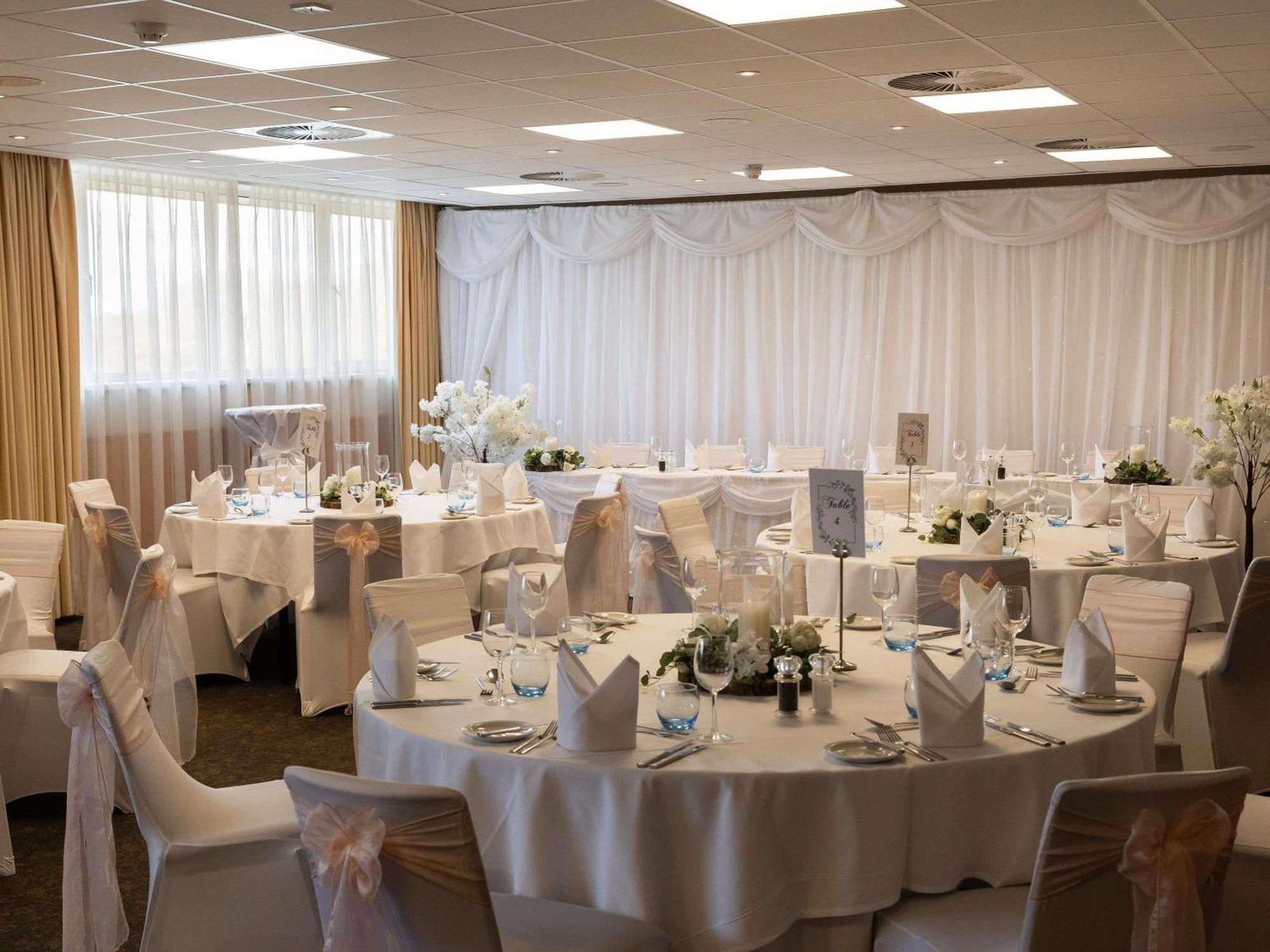 Novotel Milton Keynes Exterior foto